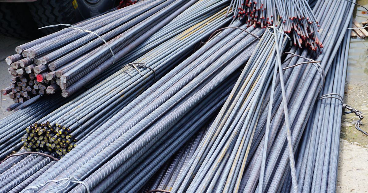 Read more about the article Fe 500 vs Fe 550 TMT Bars: Strength, Flexibility & Applications